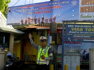 Pemasangan Spanduk Ops Zebra 2