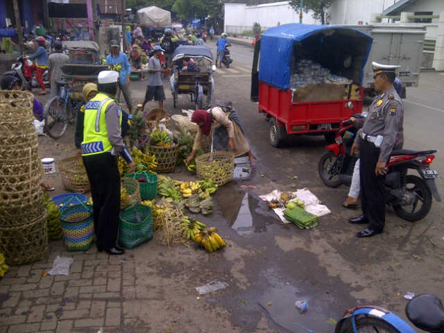 Binluh Pedagang Di Pasar Bitingan – Satlantas Kudus