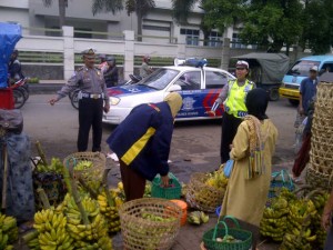 Binluh pedagang di pasar bitingan