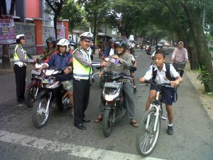 Pembagian stiker pelopor 2